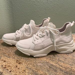 Steve Madden size 10 Ariel white sneakers used
